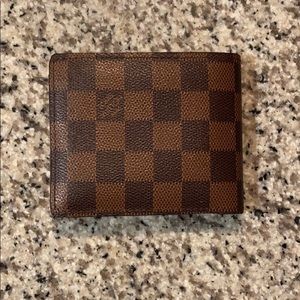Men’s Louis Vuitton Damier wallet
